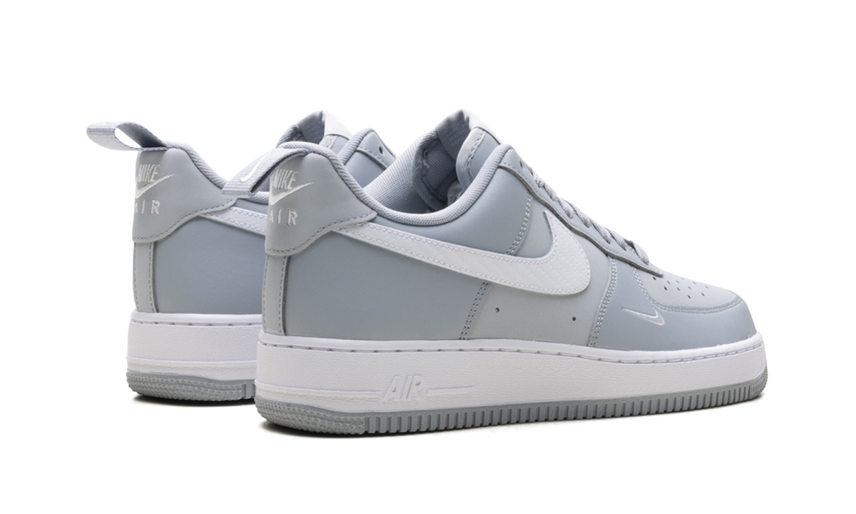 Air Force 1 Low '07 LV8 "Carbon Fiber Swoosh Wolf Grey White" IR5599 002