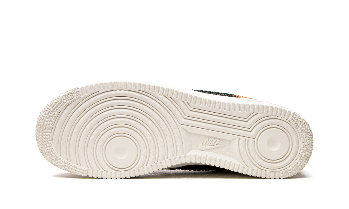 Air Force 1 '07 LX "Siempre Familia" DO2157 816