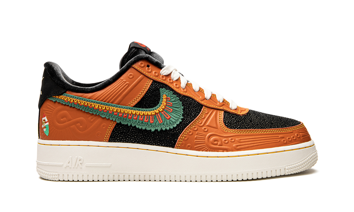 Air Force 1 '07 LX "Siempre Familia" DO2157 816