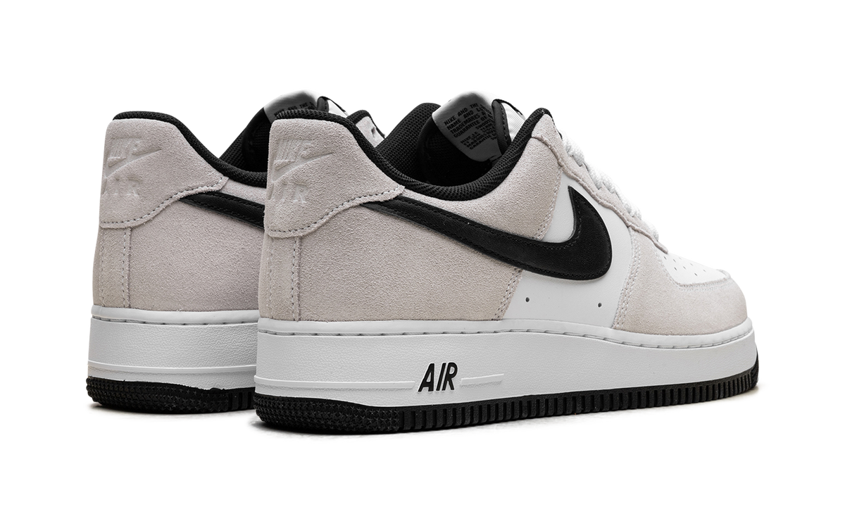 Air Force 1 Low '07 LV8 "White Black" IB6388 100