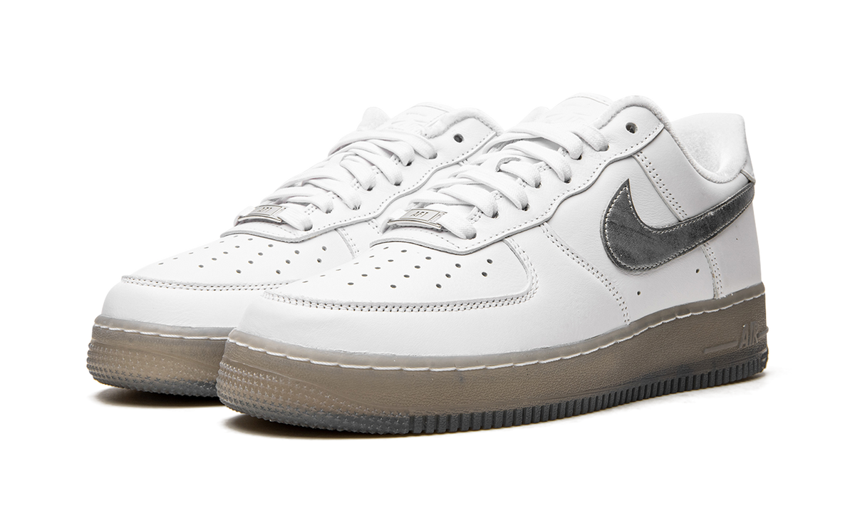 Air Force 1 "White / Metallic Silver" DX3945 100